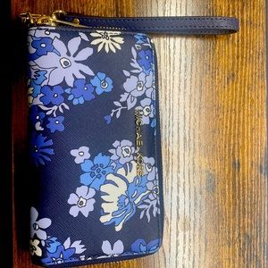 🦋 Michael Kors Blue Floral Wristlet. Brand New, never used! Box stored!